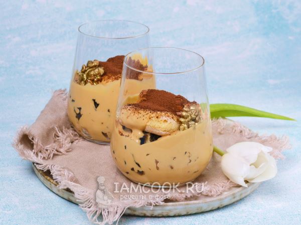 Чернослив с грецким орехом в сметане (десерт)