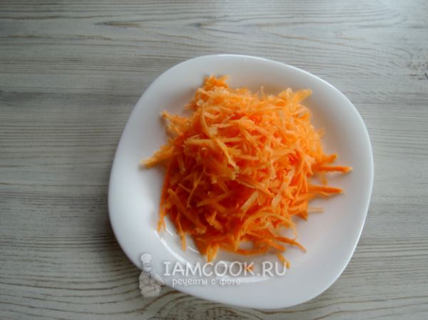 Пирог с морковью и яйцом