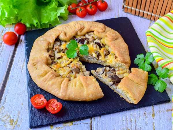 Постный заливной пирог с грибами