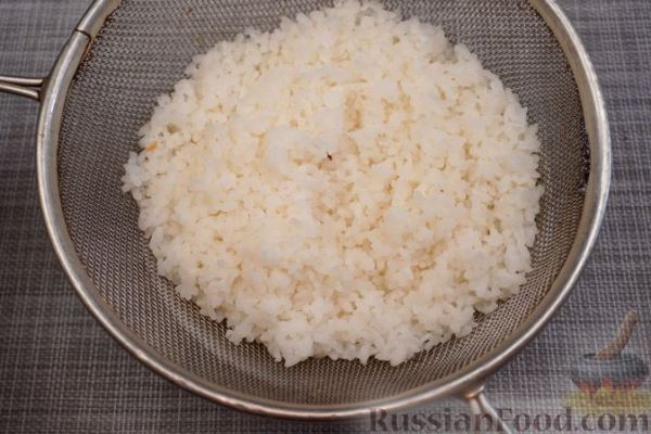 Рис, запечённый с фрикадельками в томатном соусе